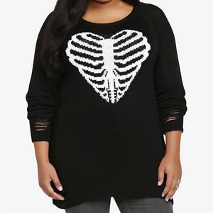 TORRID Sz 1 XL Sweater Black White Shredded Tunic